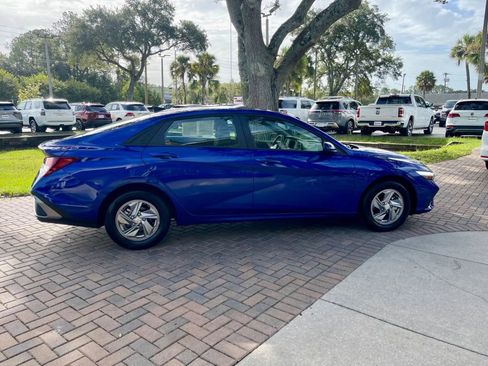 Used 2025 Hyundai Elantra SE image 5