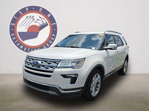 Used 2018 Ford Explorer Limited FWD image 2