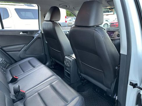 Used 2017 Volkswagen Tiguan S image 18