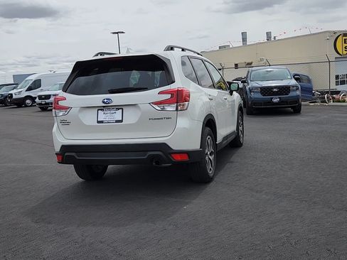 Used 2022 Subaru Forester Premium AWD/4WD image 3