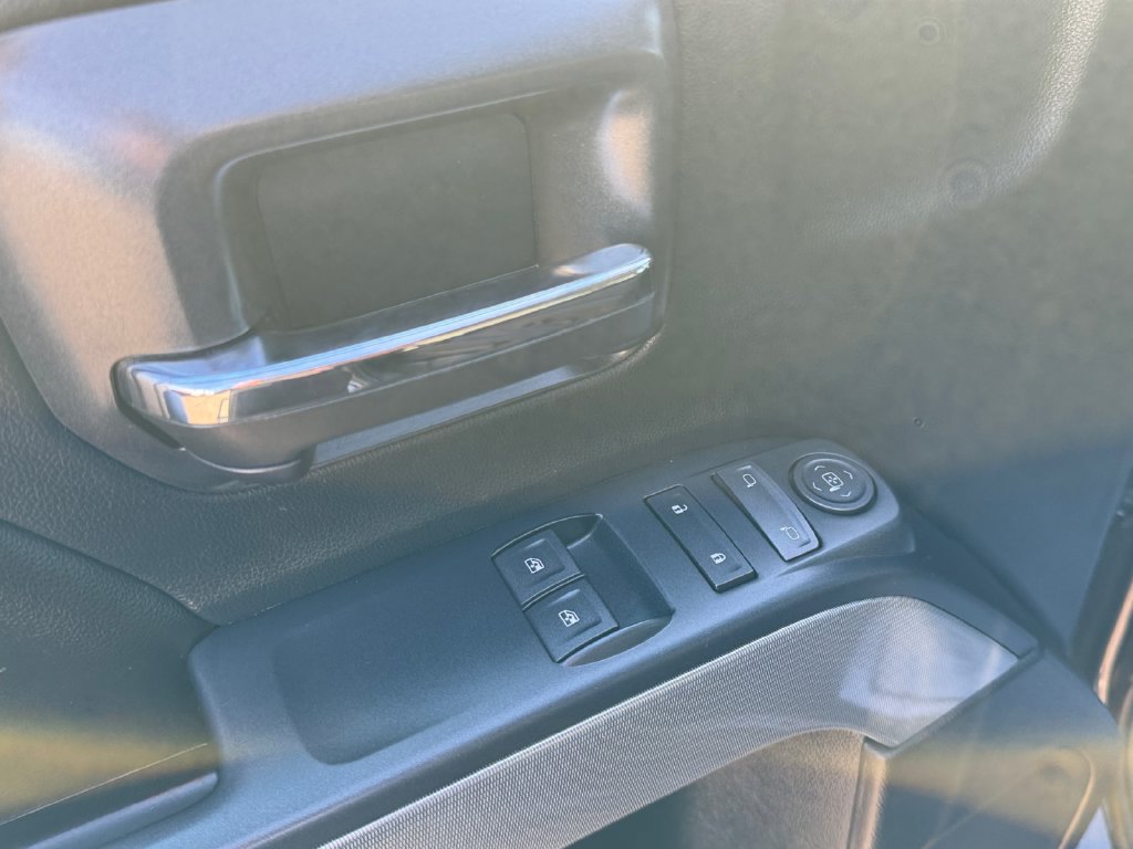 Used 2015 Chevrolet Silverado 1500 LT w/ LT Convenience Package AWD/4WD image 17