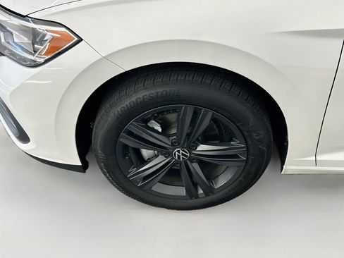 Used 2023 Volkswagen Jetta SE w/ Panoramic Sunroof Package FWD image 11