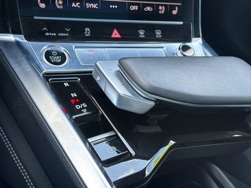 Used 2024 Audi Q8 e-tron Premium Plus w/ Premium Plus Package AWD/4WD image 30
