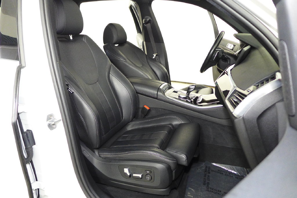Used 2019 BMW X5 xDrive40i w/ Parking Assistance Package AWD/4WD image 19