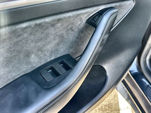 Used 2024 Tesla Model Y 2WD image 24