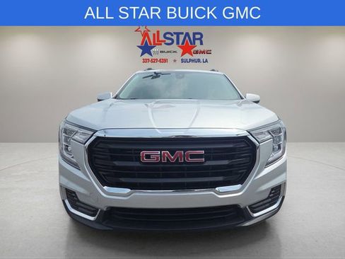 Used 2022 GMC Terrain SLE w/ Driver Convenience Package image 2