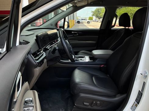 Used 2026 Kia Carnival FWD image 10