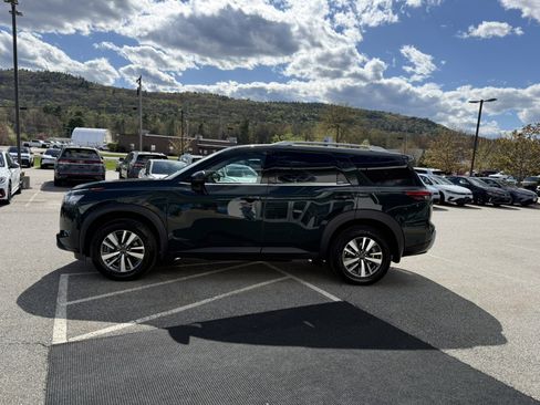Used 2024 Nissan Pathfinder SL AWD/4WD image 6