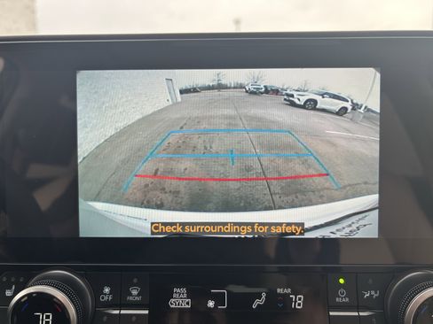 Used 2025 Toyota Highlander XLE image 30