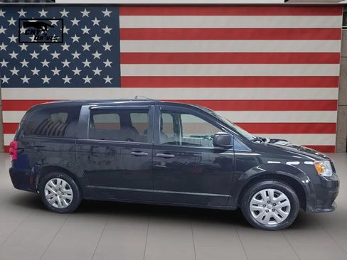 Used 2019 Dodge Grand Caravan SE w/ UConnect Hands-Free Group FWD image 4