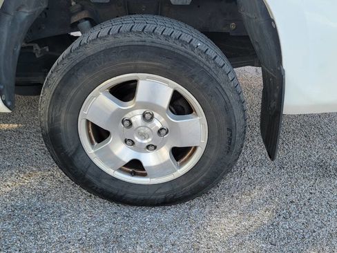 Used 2012 Toyota Tundra 4x4 CrewMax image 32