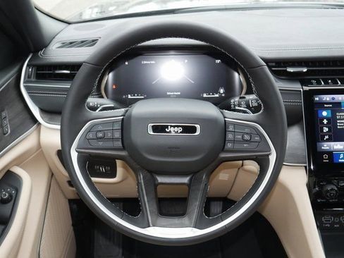 New 2025 Jeep Grand Cherokee Limited w/ Luxury Tech Group II image 18