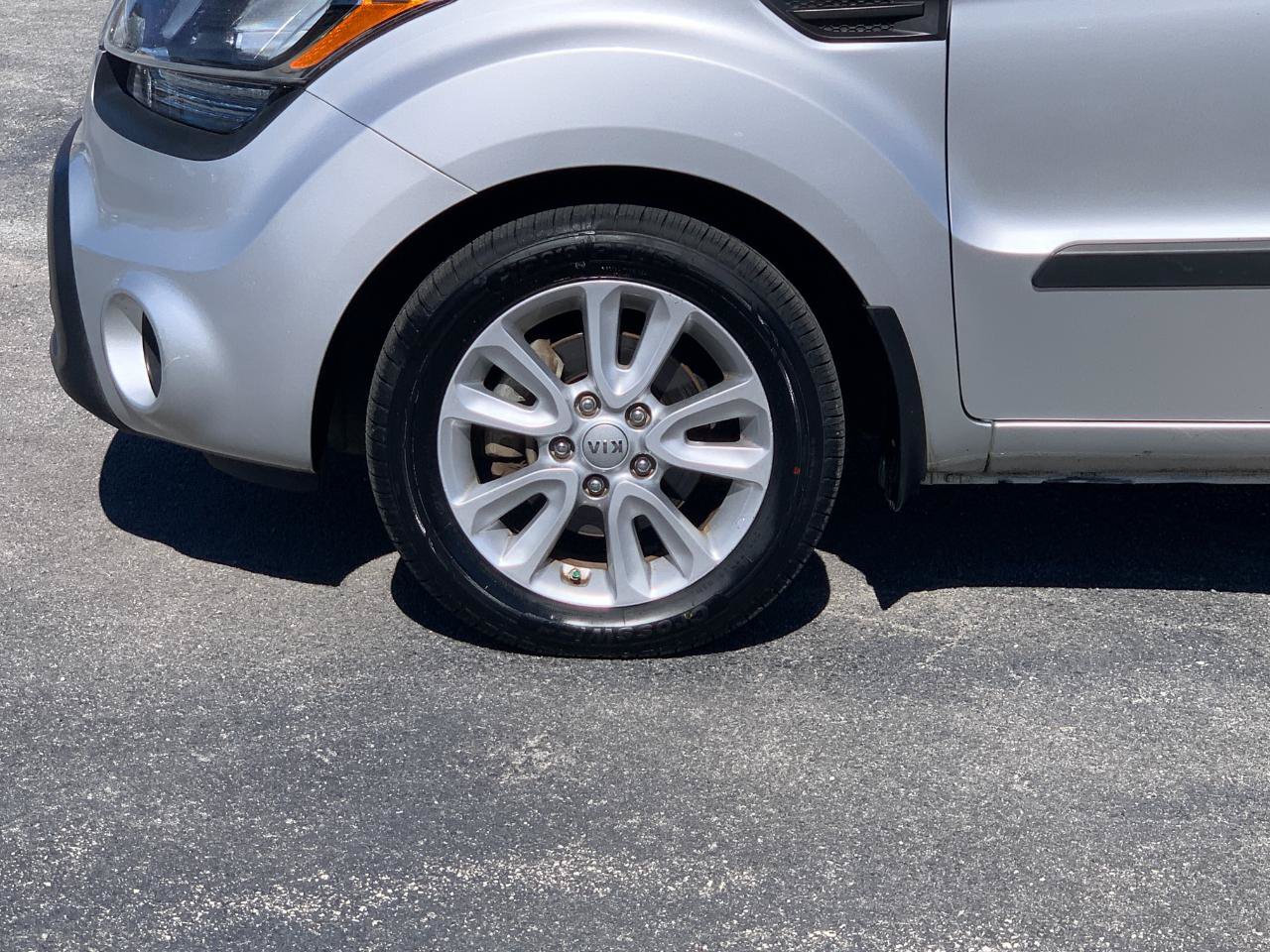 Used 2013 Kia Soul + w/ Audio Pkg FWD image 41