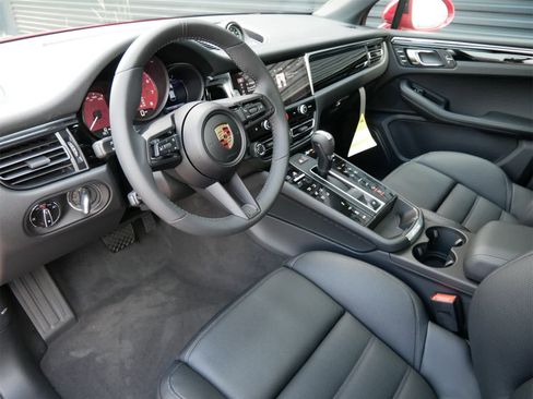 New 2025 Porsche Macan S image 4