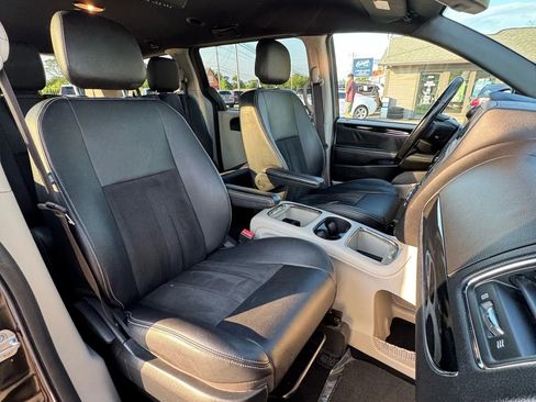 Used 2019 Dodge Grand Caravan SXT FWD image 28