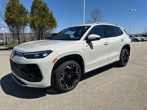 Used 2026 Volkswagen Tiguan SEL R-Line image 8