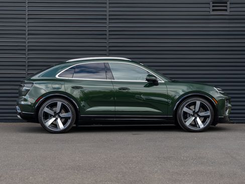 New 2026 Porsche Macan Turbo Electric AWD/4WD image 9