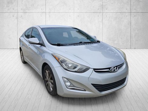 Used 2014 Hyundai Elantra SE w/ Option Group 02 FWD image 3