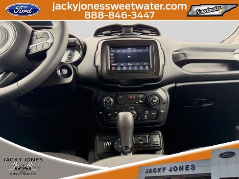Used 2021 Jeep Renegade Latitude AWD/4WD image 13