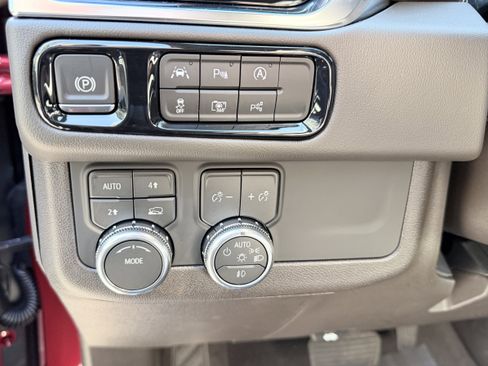 New 2026 GMC Yukon Elevation image 12