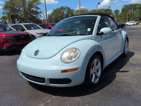 Used 2010 Volkswagen Beetle Convertible FWD image 8