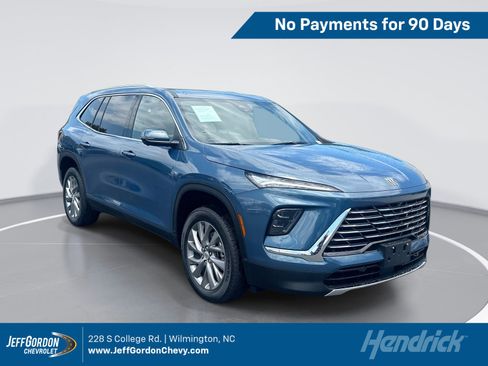 Used 2025 Buick Enclave Preferred FWD image 1