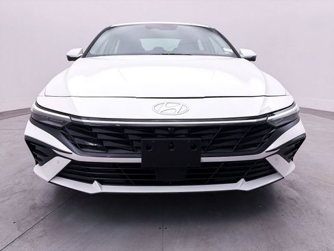 Used 2024 Hyundai Elantra Limited FWD image 12