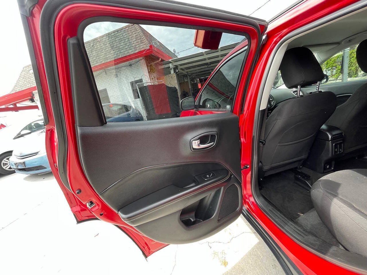 Used 2020 Jeep Compass Sport w/ Tech Group FWD image 13