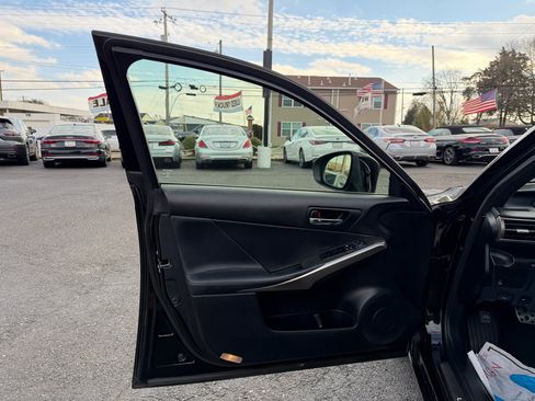 Used 2016 Lexus IS 350 AWD image 9