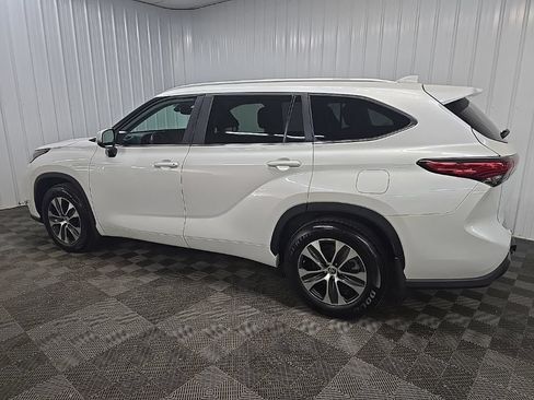 Used 2023 Toyota Highlander XLE AWD/4WD image 4