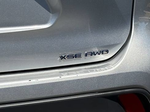 Used 2023 Toyota Highlander XSE AWD/4WD image 11
