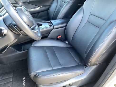 Used 2023 Nissan Rogue SL FWD image 16