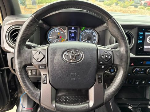 Used 2019 Toyota Tacoma TRD Sport w/ TRD Premium Sport Package AWD/4WD image 25