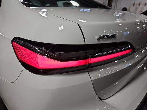 Certified 2025 BMW 750e xDrive image 37