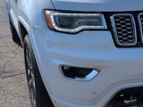 Used 2018 Jeep Grand Cherokee Overland AWD/4WD image 9