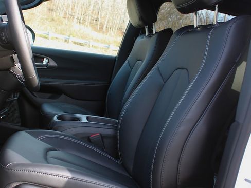 New 2026 Chrysler Voyager LX image 14