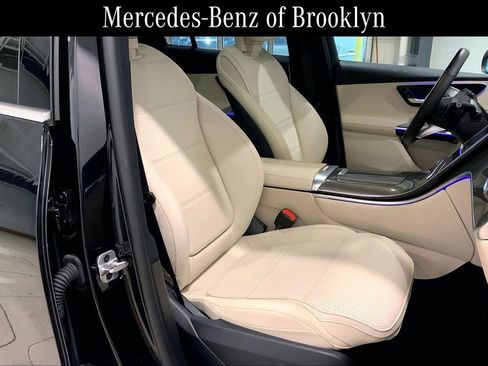 Certified 2025 Mercedes-Benz GLC 300 4MATIC image 8