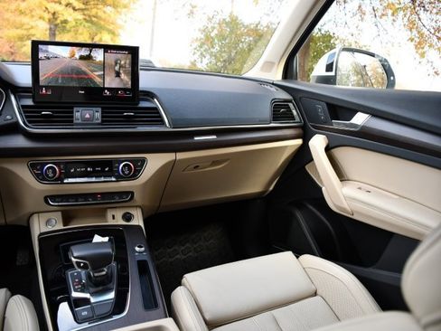 Used 2023 Audi Q5 2.0T Prestige w/ Prestige Package image 24