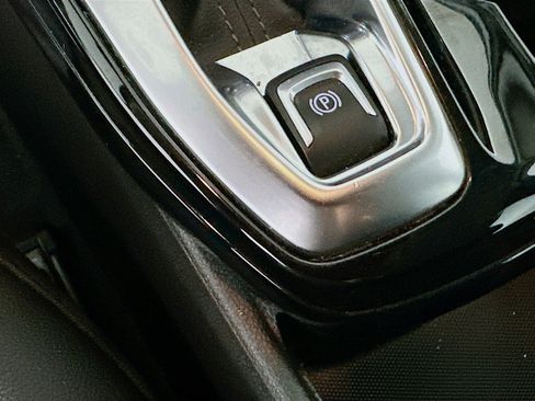 Used 2025 Chevrolet Trax LT w/ LT Convenience Package image 24