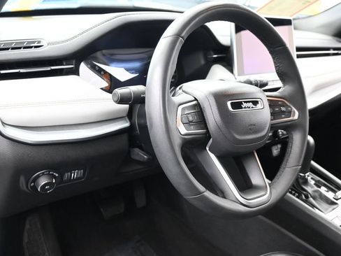 Used 2025 Jeep Compass Limited AWD/4WD image 15