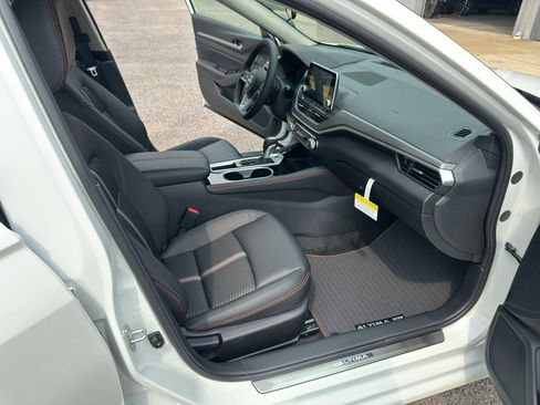 New 2025 Nissan Altima 2.5 SR image 15