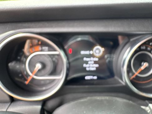 Used 2021 Jeep Wrangler Unlimited Sahara AWD/4WD image 30