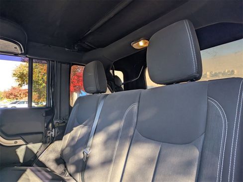 Used 2017 Jeep Wrangler Unlimited Sahara w/ Connectivity Group image 24