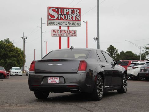 Used 2017 Chrysler 300 S RWD image 4