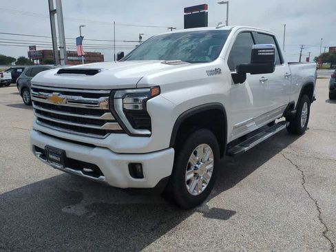 Used 2024 Chevrolet Silverado 3500 High Country w/ High Country Premium Package AWD/4WD image 4