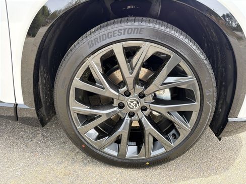 Used 2026 Toyota Crown Signia image 12