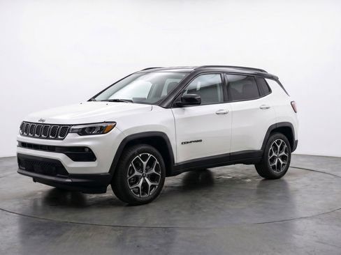 Used 2025 Jeep Compass Limited AWD/4WD image 3