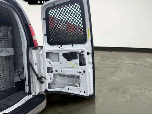 Used 2014 Chevrolet Express 2500 RWD image 11