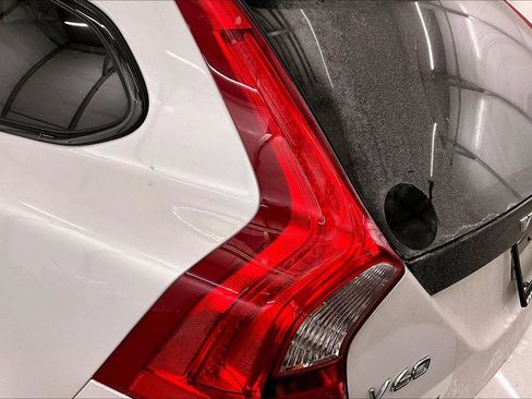 Used 2016 Volvo V60 T5 Cross Country w/ Convenience Package image 29