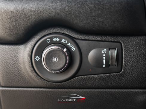 Used 2022 Dodge Durango R/T w/ Tow 'N Go Package AWD/4WD image 36